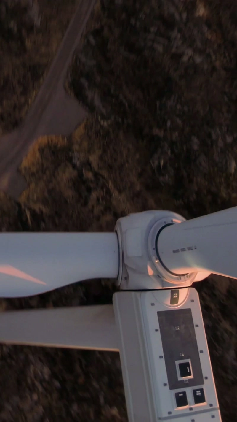 Riding the wind through giant windmills